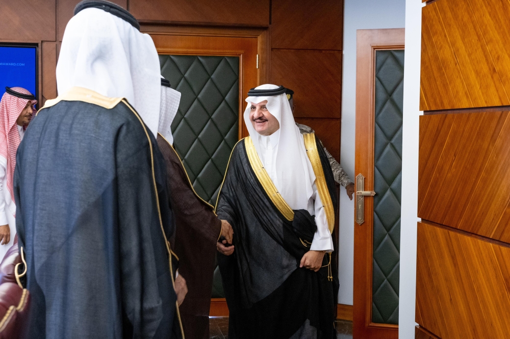 أمير الشرقية يكرم الفائزين في مسابقة 