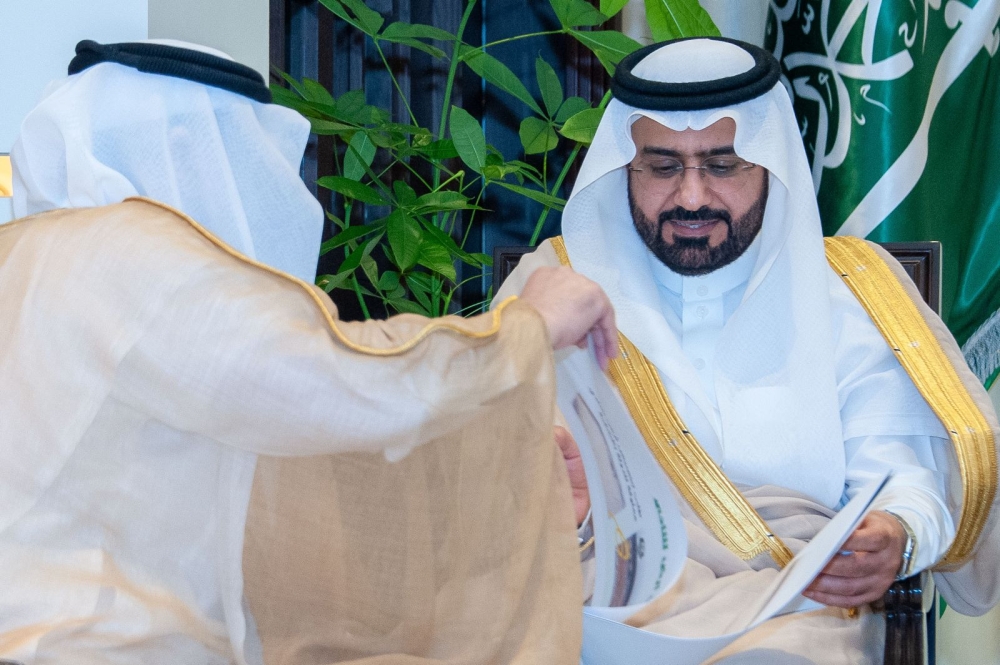 وكيل محافظ الأحساء يستقبل رئيس وأعضاء مجلس إدارة نادي الشعبة 