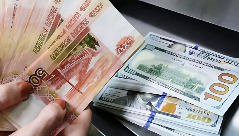 'المركزي الروسي' يرفع سعر الروبل مقابل العملات الرئيسة