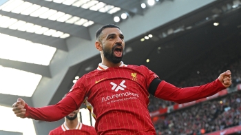 محمد صلاح يحتفل بهدفه لليفربول في مرمى تشيلسي