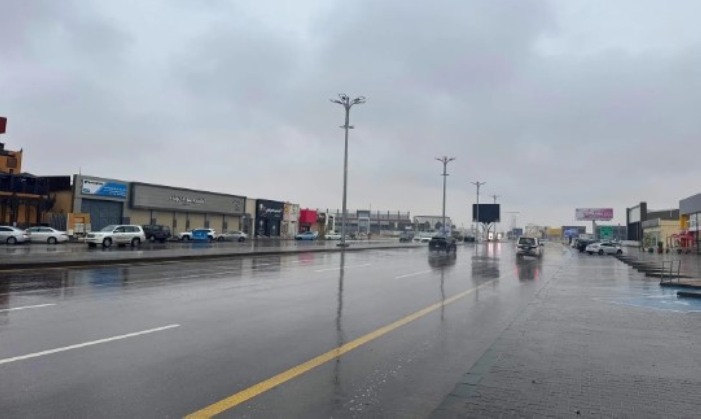 بالصور.. هطول أمطار على حفر الباطن