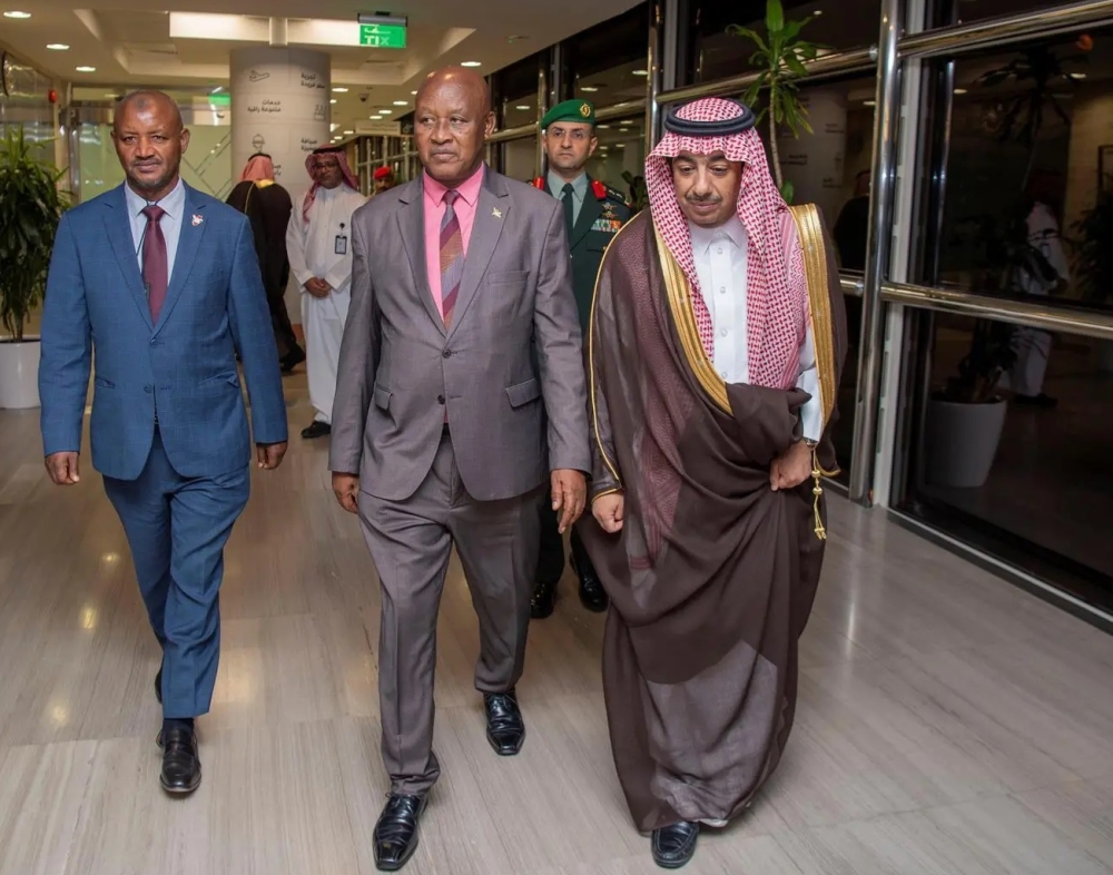 ‎لحضور منتدى 'مستقبل الاستثمار'.. نائب رئيس بوروندي يصل الرياض