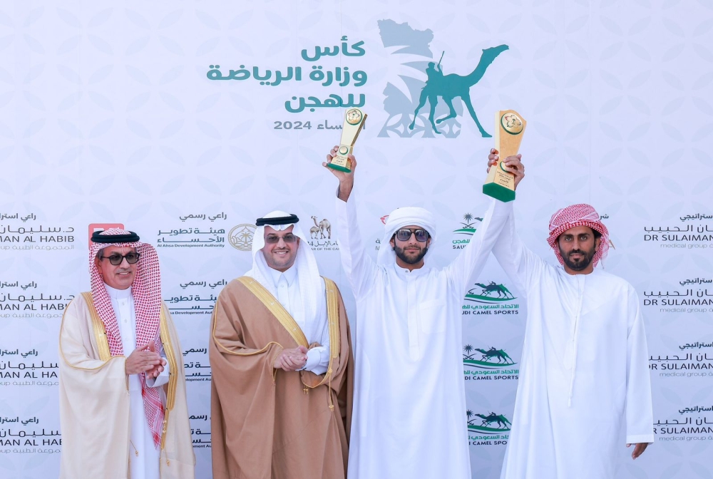 محافظ الأحساء يتوج الفائزين بكأس وزارة الرياضة للهجن 