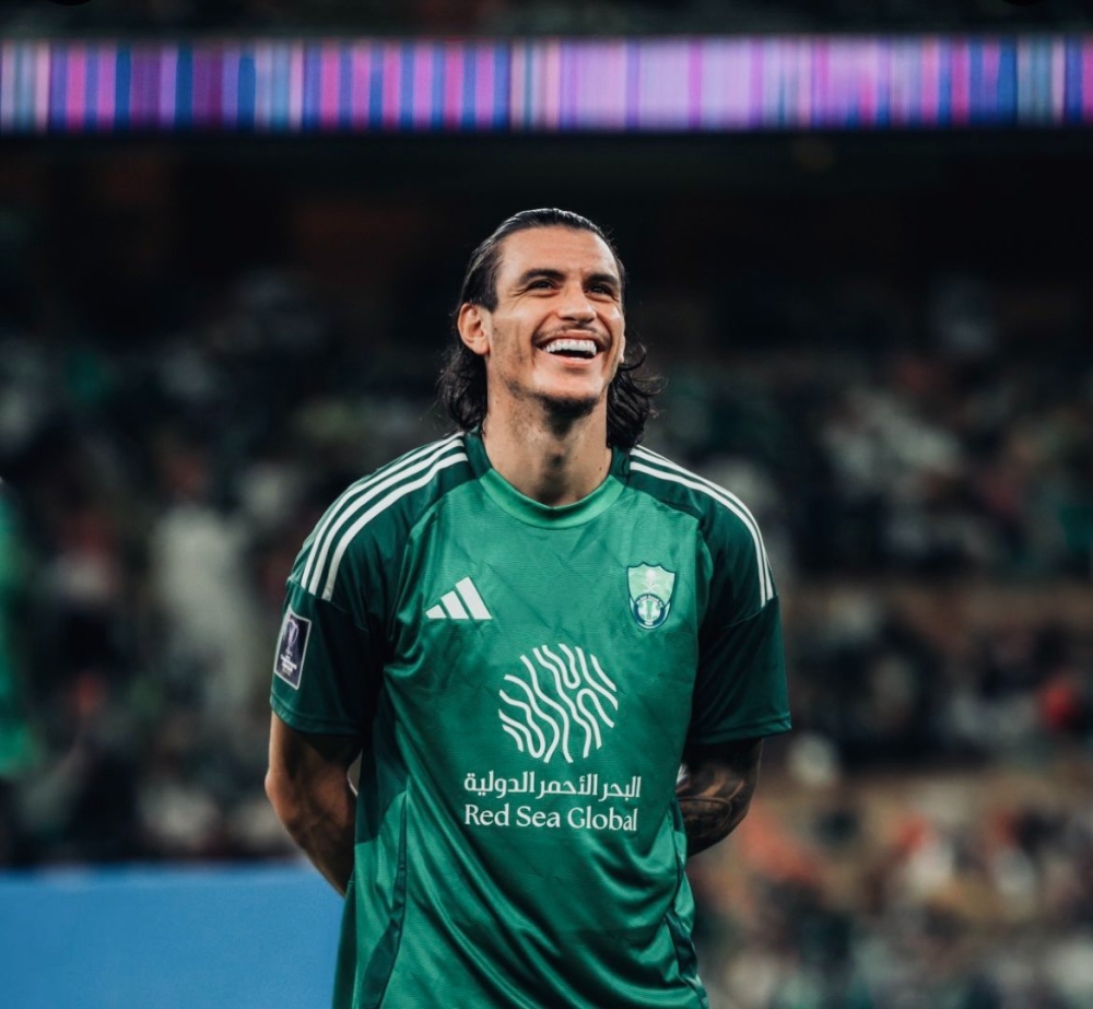 ايبانيز.. مدافع الأهلي المنقذ