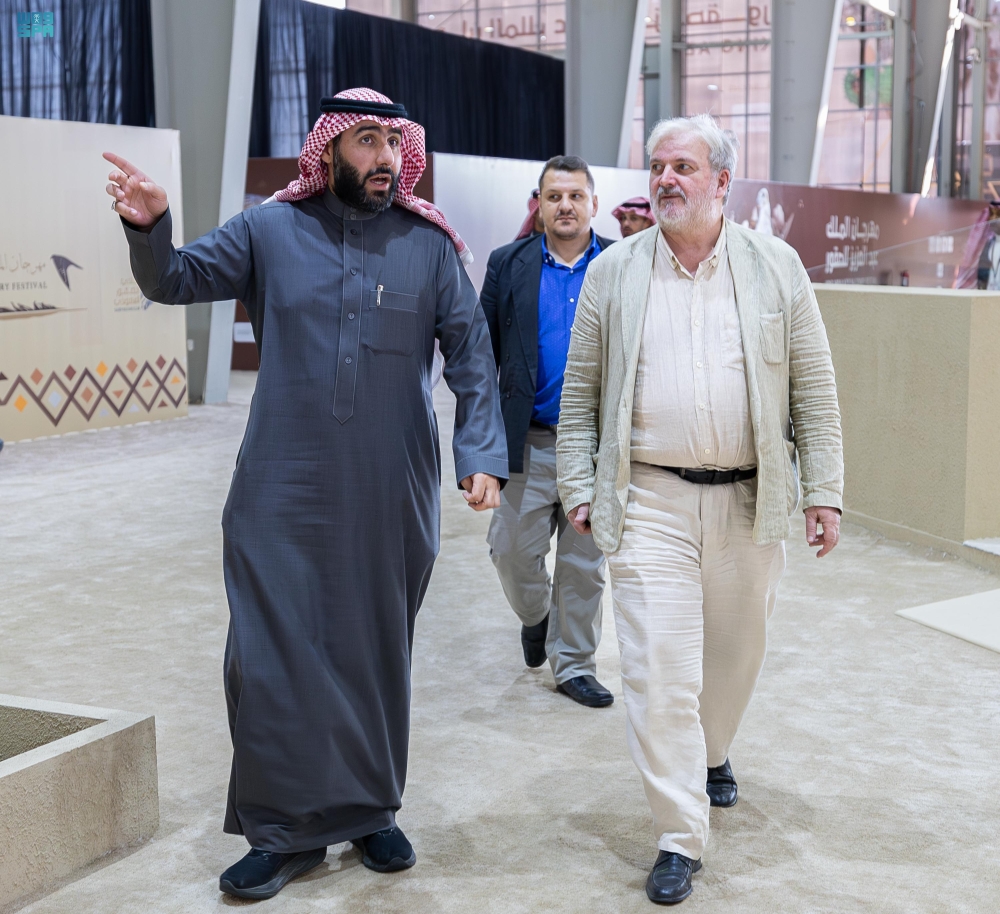 السفير الصربي يزور مهرجان الملك عبدالعزيز للصقور - واس