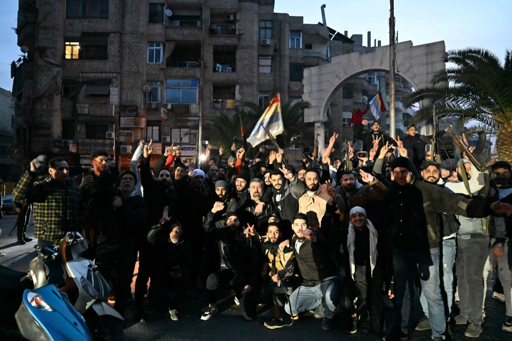  احتفالات في دمشق بسقوط نظام الرئيس بشار الأسد - أ ف ب