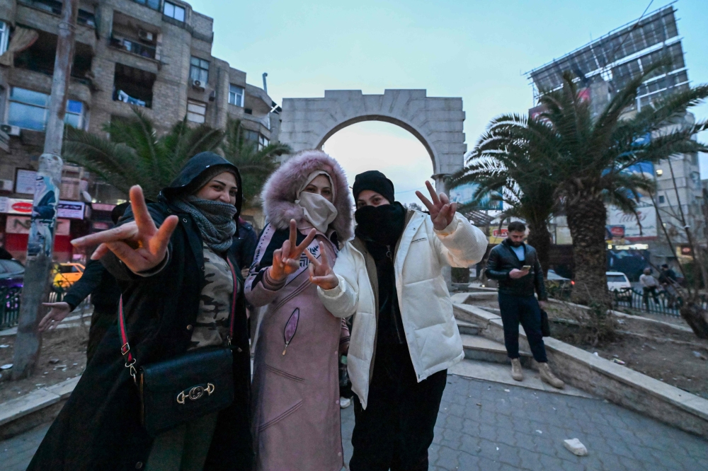 احتفالات في دمشق بسقوط نظام الرئيس بشار الأسد - أ ف ب