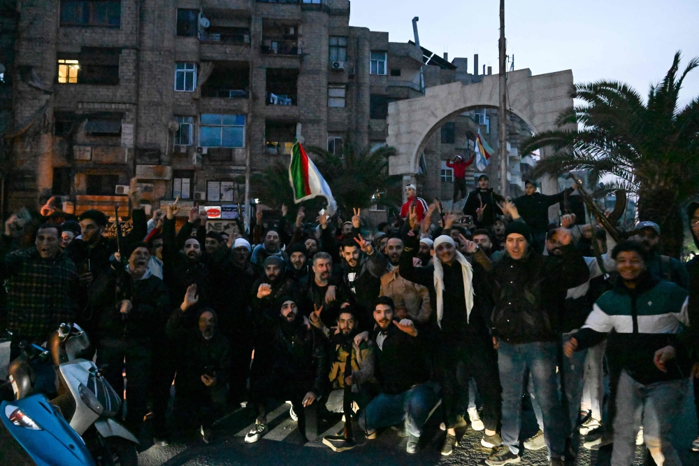  احتفالات في دمشق بسقوط نظام الرئيس بشار الأسد - أ ف ب