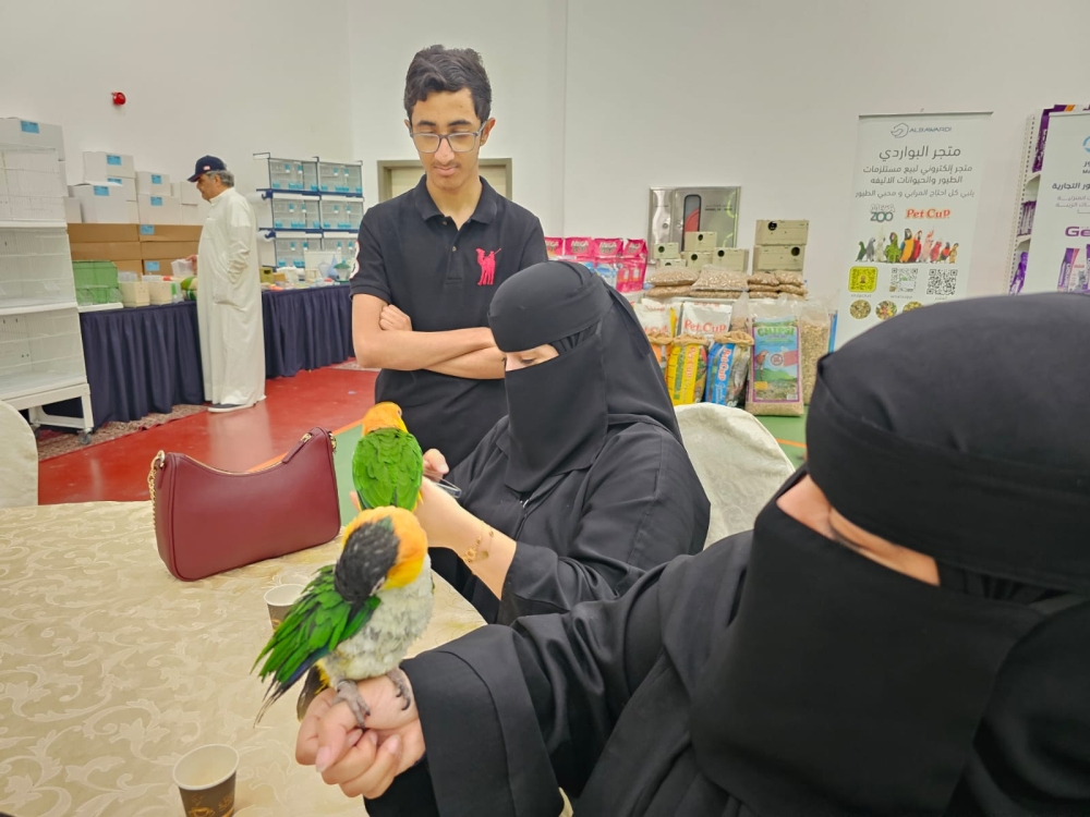  فتاة سعودية تفهم لغة الطيور وتُدرّبها على قراءة القرآن 