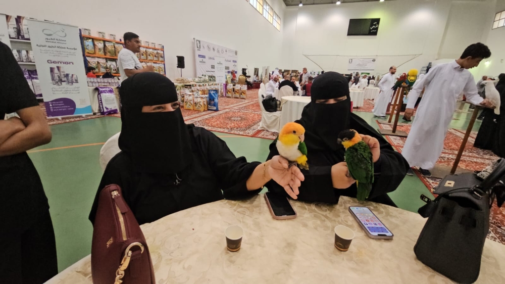  فتاة سعودية تفهم لغة الطيور وتُدرّبها على قراءة القرآن 