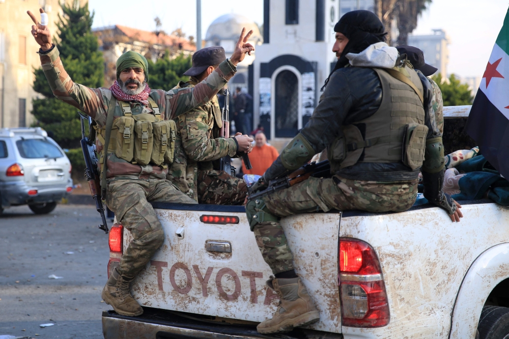  احتفالات السوريين تتواصل في دمشق بسقوط نظام الأسد - أ ف ب