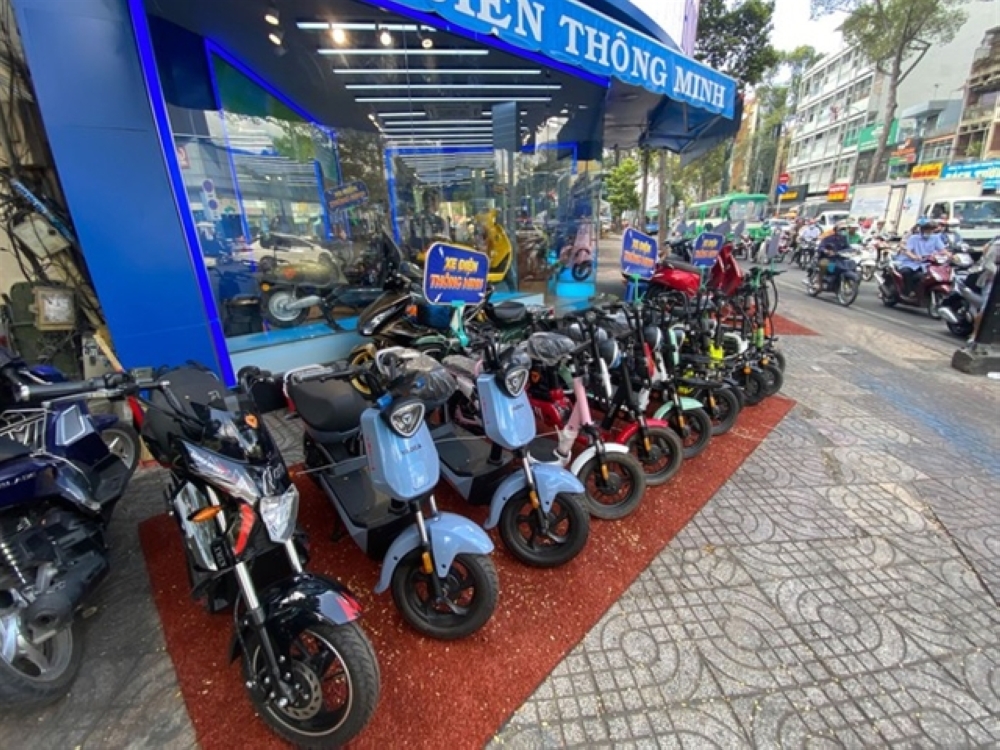 فيتنام تدعم التحول إلى الدراجات الكهربائية بمواجهة التلوث - vietnam news