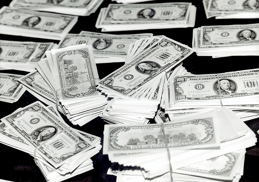 سعر الدولار اليوم مقابل الجنيه المصري.. استقرار في البنوك
