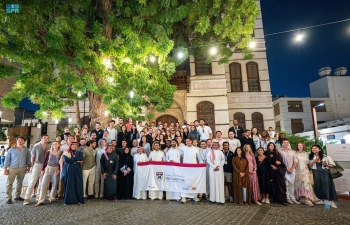 طلاب من جامعة هارفارد يزورون جدة التاريخية - واس