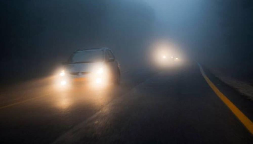 6 إرشادات مهمة من المرور تعزز القيادة الآمنة في الضباب