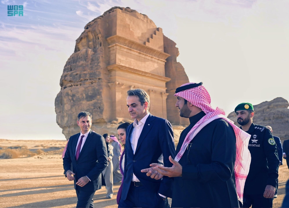 رئيس الوزراء اليوناني يزور معالم العُلا الأثرية