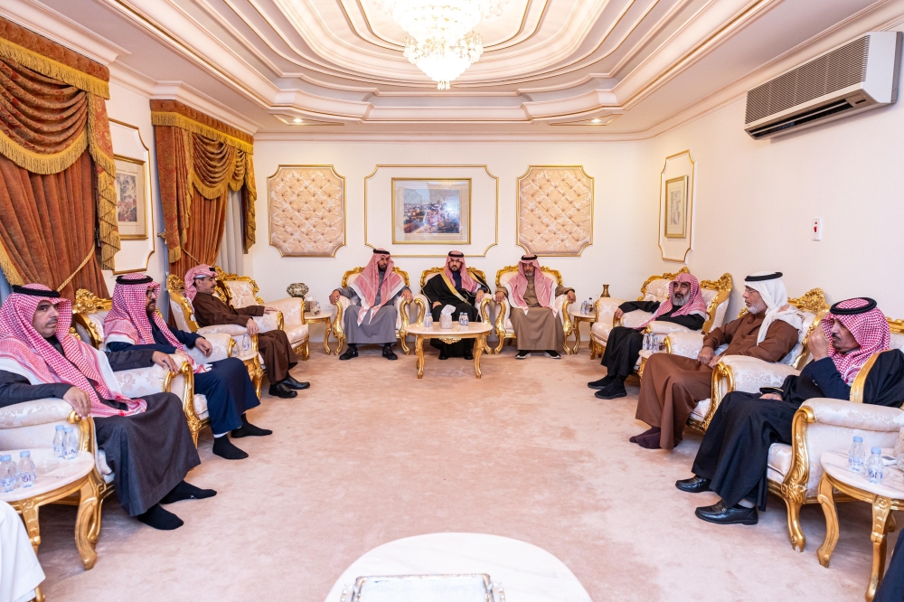 نائب أمير الشرقية يعزي أسرة السماري - اليوم 