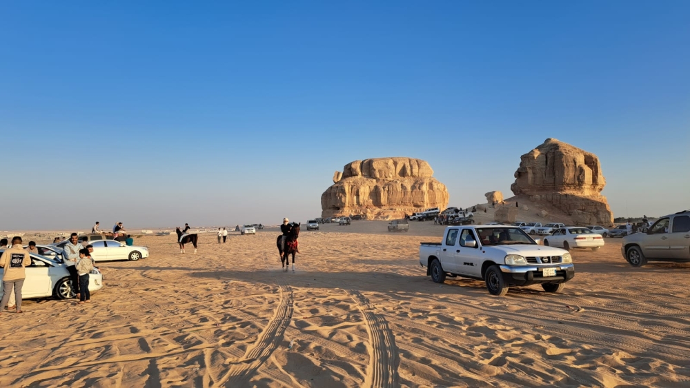 رياضة وركوب دراجات.. الأهالي يقبلون على ”جبل الأربع“ بالأحساء