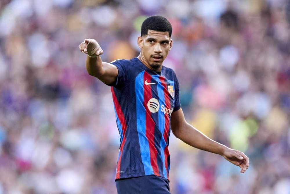 أراوخو يمدد عقده مع برشلونة لست سنوات