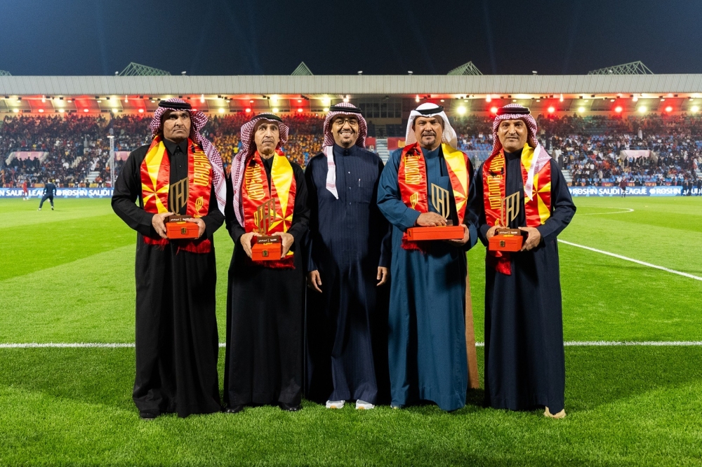 في مباراة الهلال.. القادسية يكرم أساطيرة