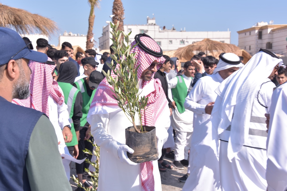 احتفالًا بيوم الأراضي الرطبة.. زراعة 1000 شتلة مانجروف في تاروت