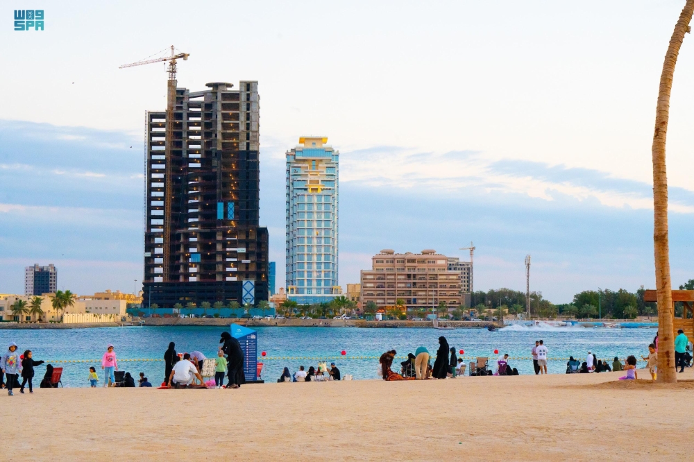 شاهد| تجارب ترفيهية متميزة في شاطئ المستقبل بكورنيش جدة