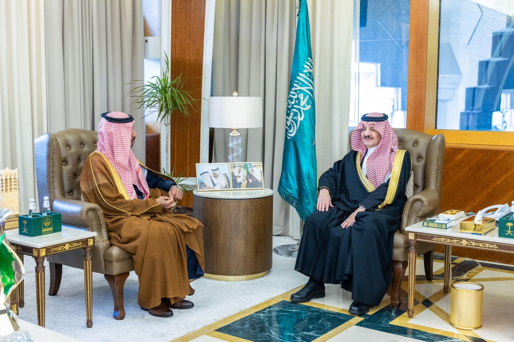 أمير الشرقية يستقبل الفائز بجائزة 