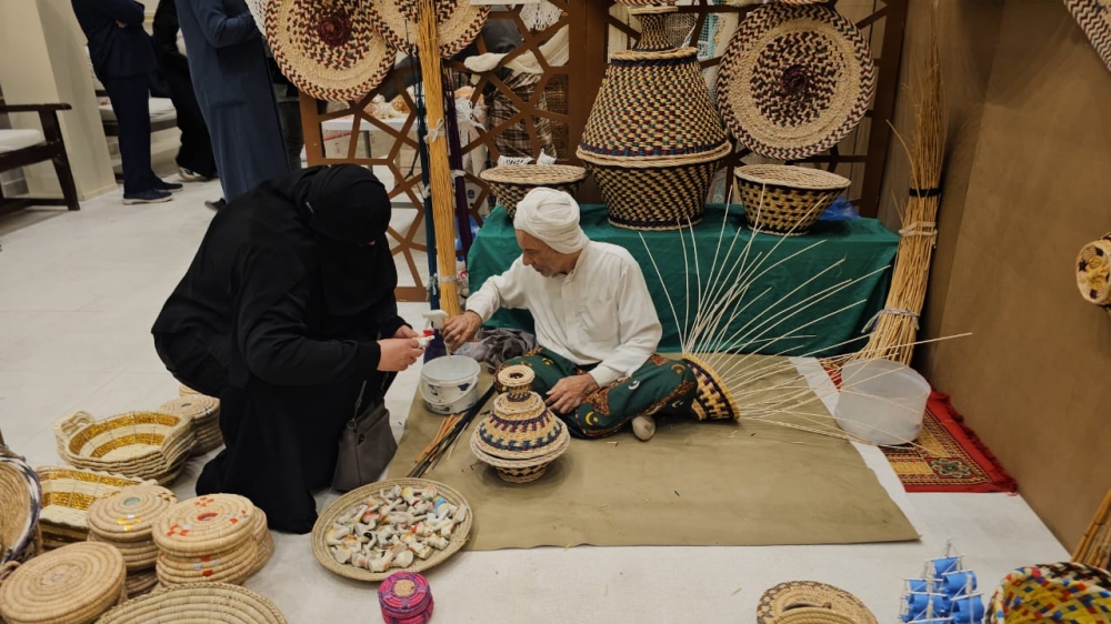 طلب متزايد على السلال الخشبية في يوم التأسيس