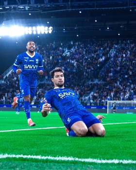بنزيما vs ليوناردو.. صراع الهدافين يشعل كلاسيكو الاتحاد والهلال