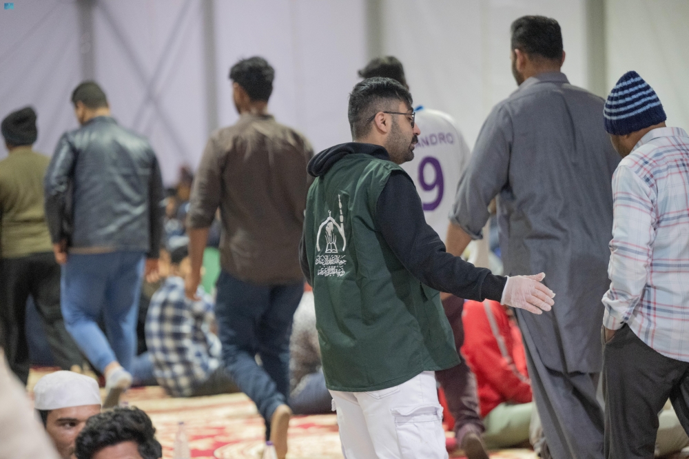 مخيمات إفطار الصائمين.. 16 عامًا من العطاء بالحدود الشمالية