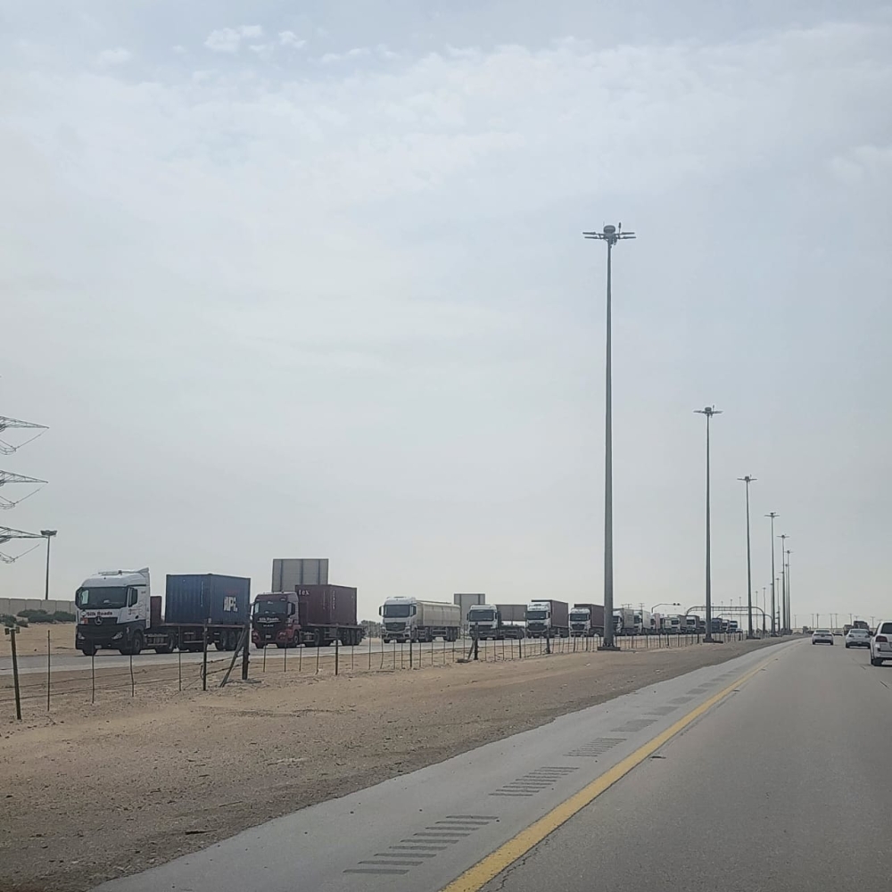 'الدمام-الرياض'.. ”قطار الشاحنات' يهدد سلامة البنية التحتية