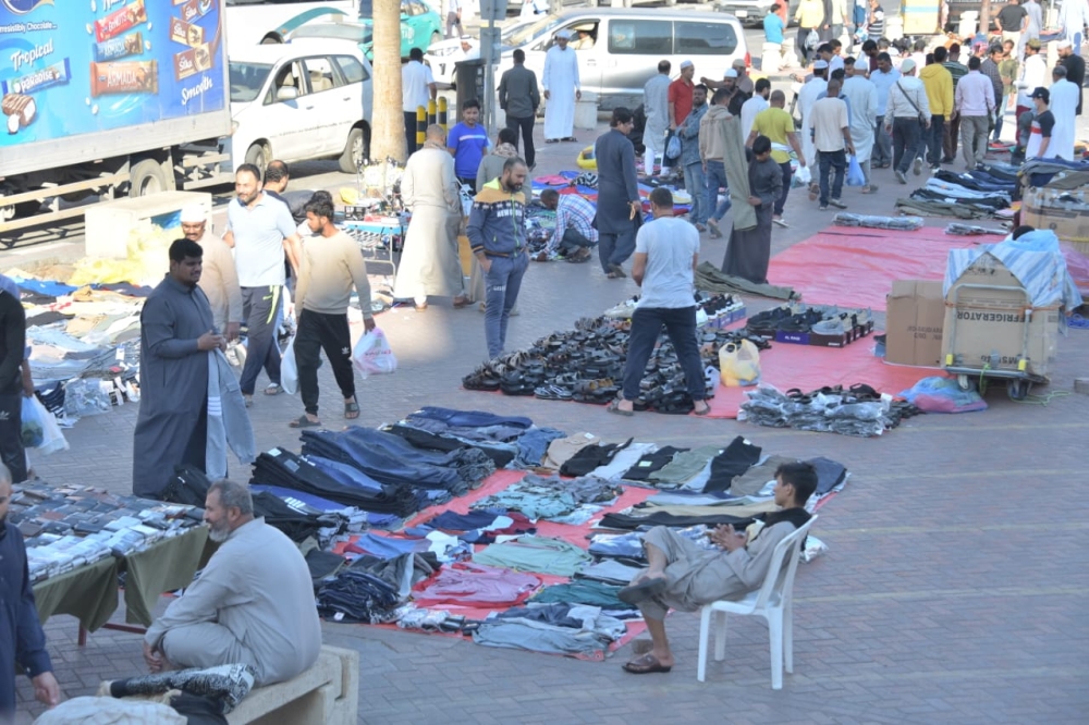 صور.. فوضى البسطات اليومية تُفسد التسوق الرمضاني في ”سيكو الدمام“