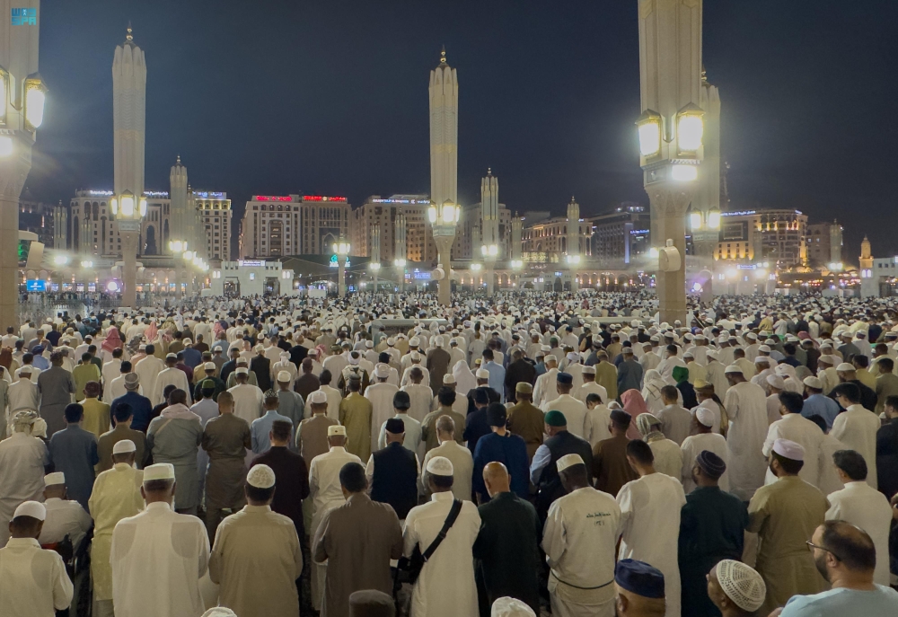 أجواء روحانية.. جموع المصلين يشهدون ختم القرآن في المسجد النبوي