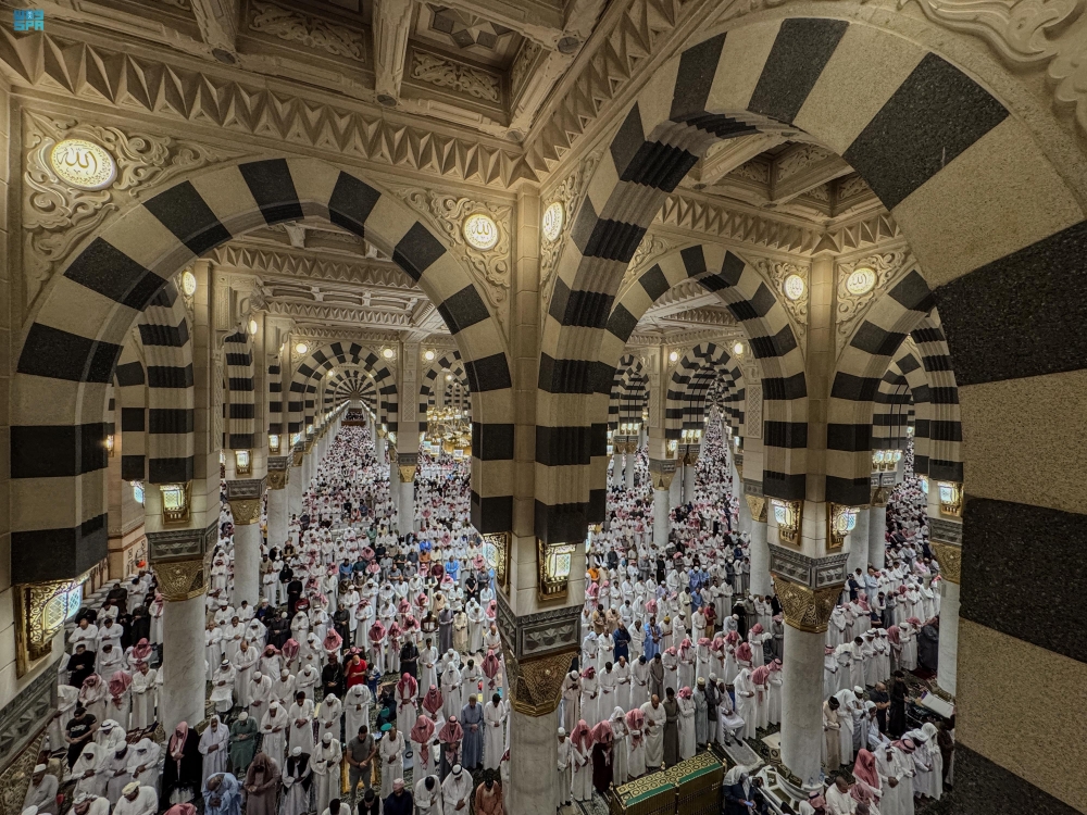 أجواء روحانية.. جموع المصلين يشهدون ختم القرآن في المسجد النبوي