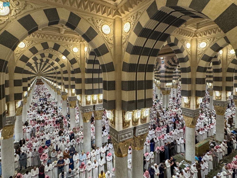 جموع المصلين يشهدون ختم القرآن الكريم في المسجد النبوي - واس