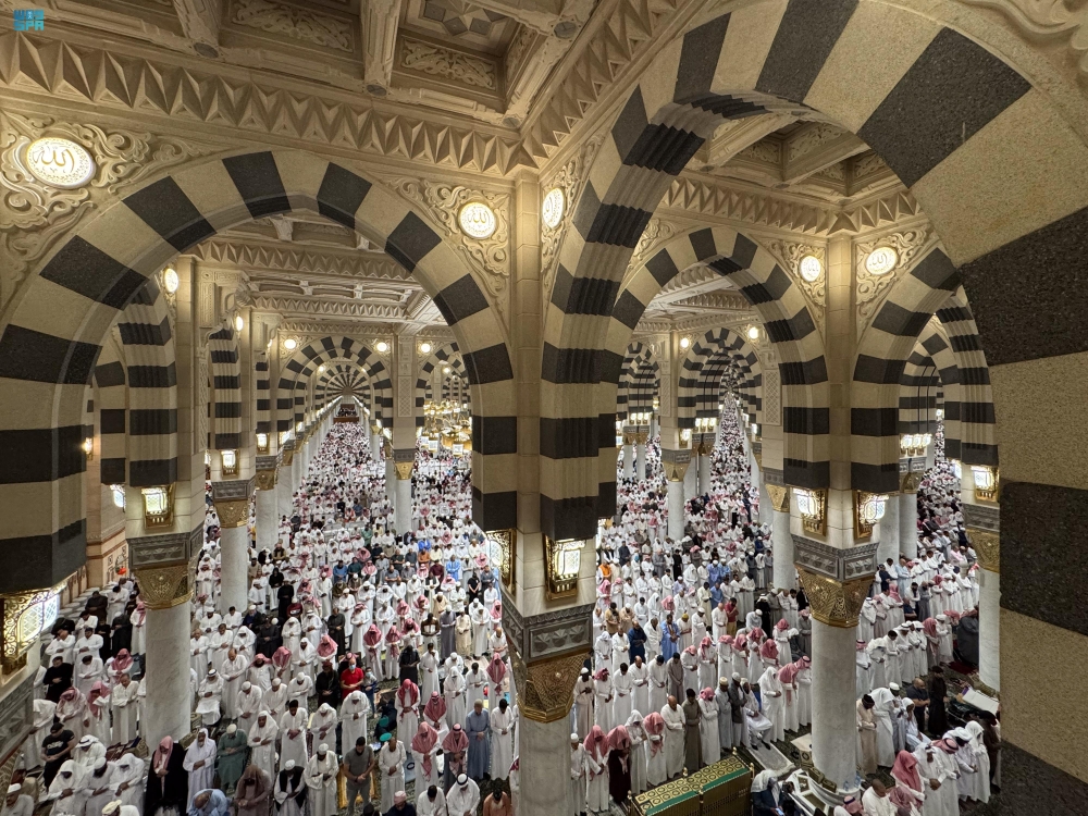 جموع المصلين يشهدون ختم القرآن الكريم في المسجد النبوي - واس