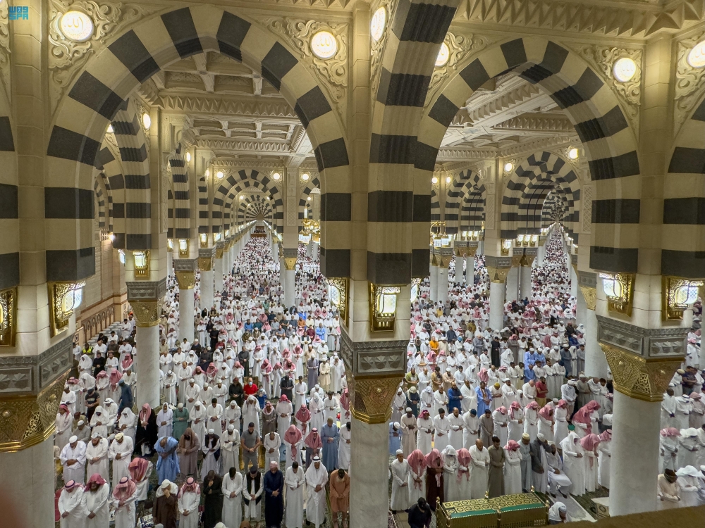 جموع المصلين يشهدون ختم القرآن الكريم في المسجد النبوي - واس