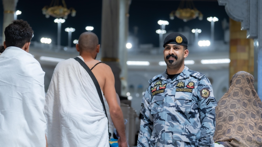 جهود رجال الأمن لخدمة المعتمرين - اليوم 