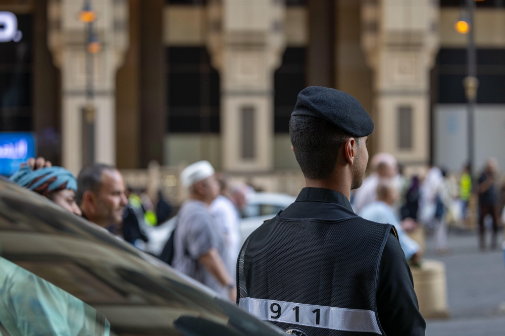 رجال الأمن.. أعين ساهرة لحماية ضيوف الرحمن - اليوم