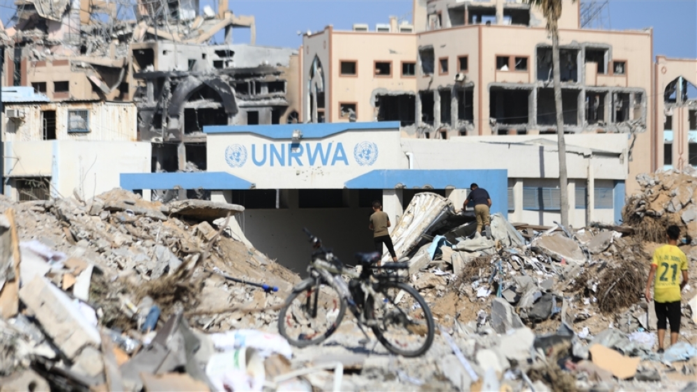 استشهاد 19 فلسطينيًا بينهم 9 أطفال بقصف إسرائيلي لعيادة 'للأونروا' بغزة