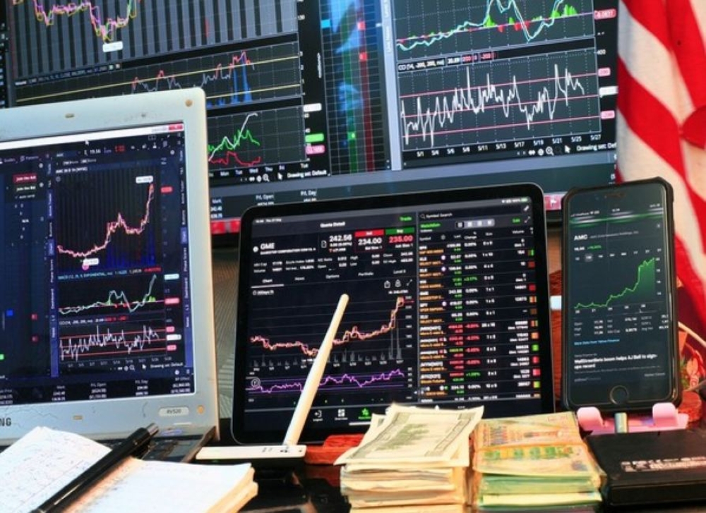 بعد الرسوم الجمركية.. وول ستريت تتراجع وخسائر أسهم الشركات الأمريكية