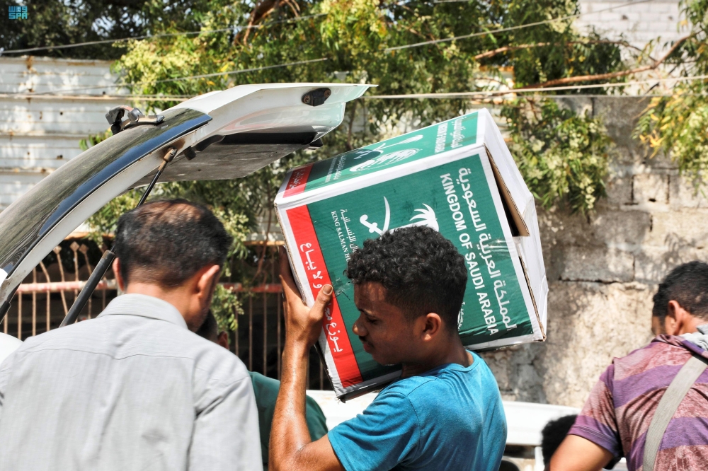 في 3 دول.. مركز الملك سلمان يواصل تقديم المساعدات الغذائية والطبية