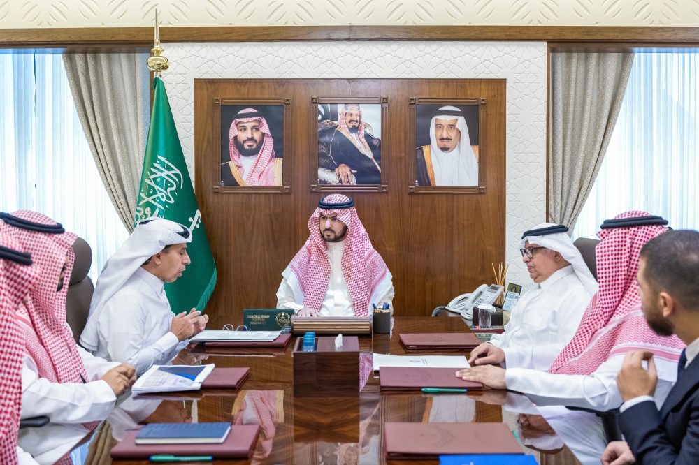 نائب أمير المنطقة الشرقية يستقبل الرئيس التنفيذي لهيئة تطوير المنطقة