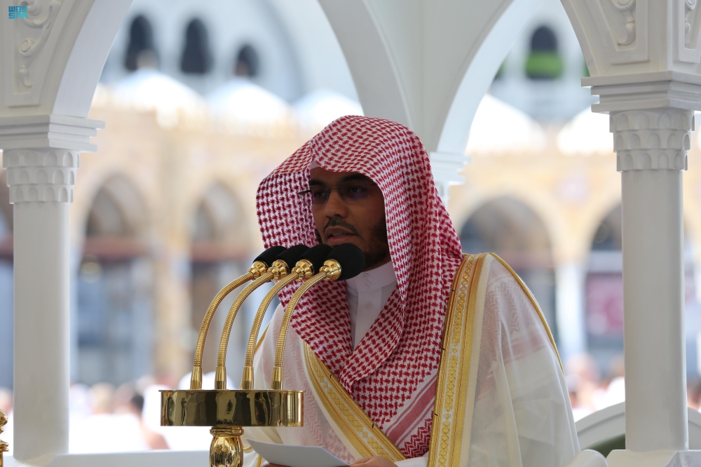 د. الدوسري يلقي خطبة الجمعة بالمسجد الحرام (واس)