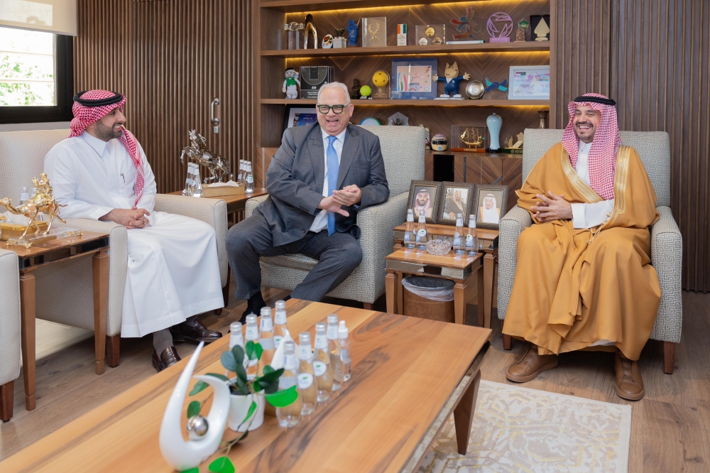 بن جلوي يلتقي رئيس الاتحاد الدولي للمصارعة