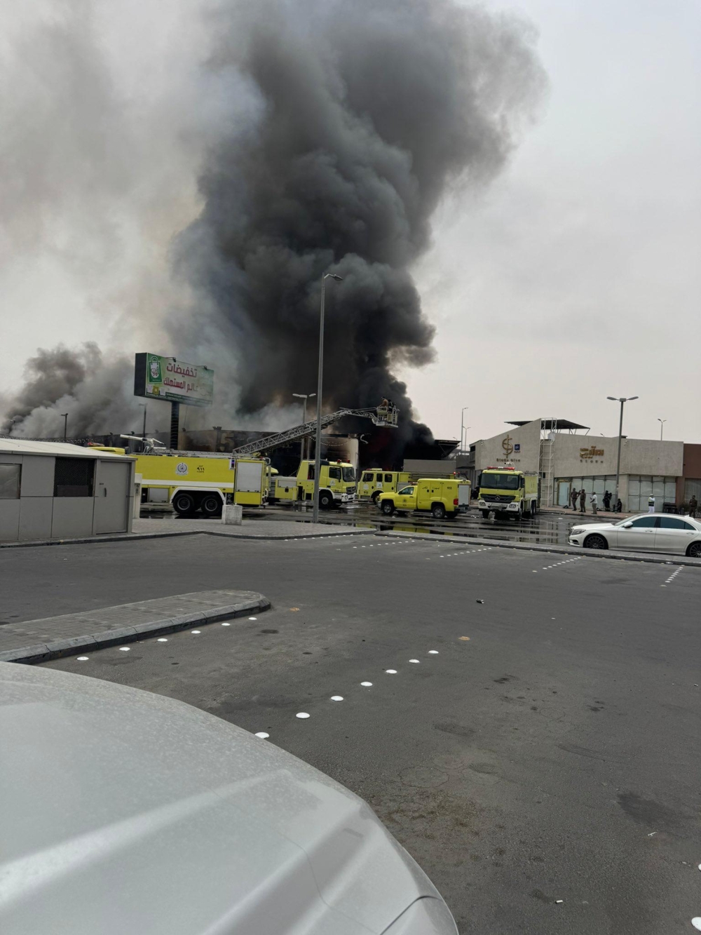 مدني الأحساء يكافح حريقاً في محل تجاري بالمبرز.. ولا إصابات