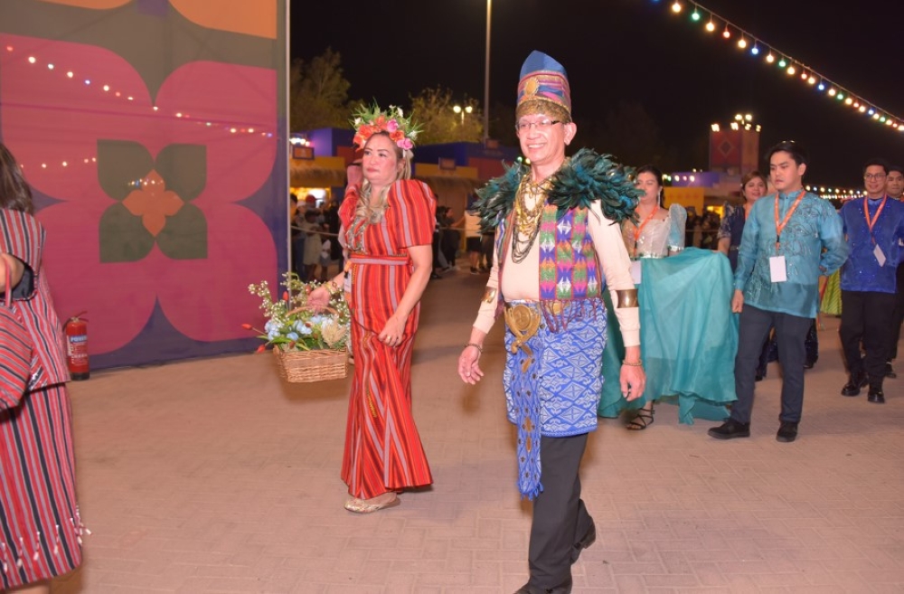 أبناء الجالية الفلبينية لـ
