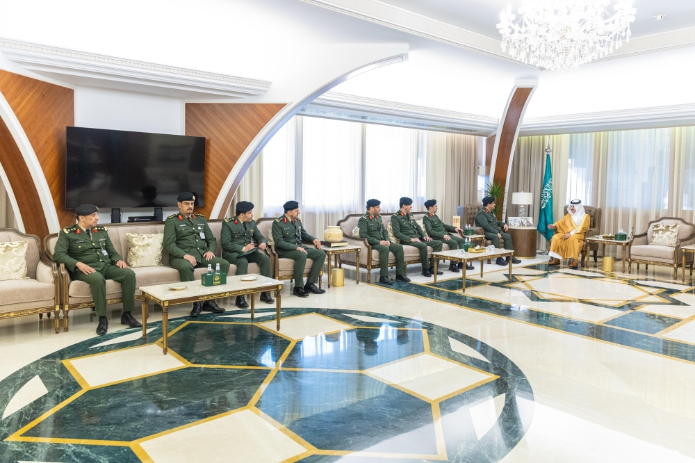 أمير الشرقية يستقبل مدير عام السجون بالمملكة 