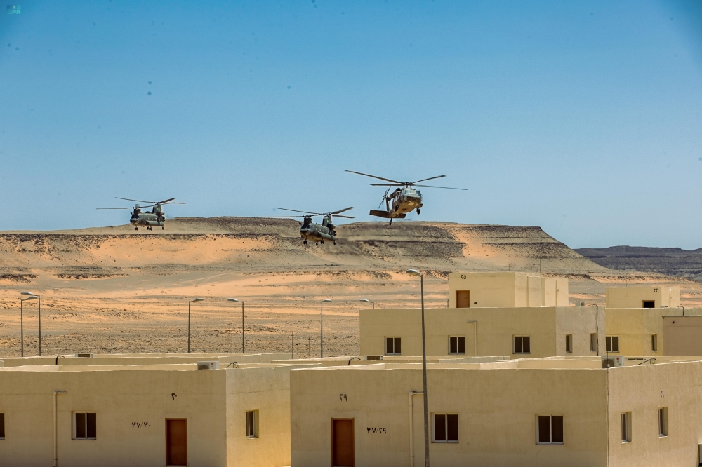 صور| وزير الدفاع يشهد تمرين القوات الخاصة 