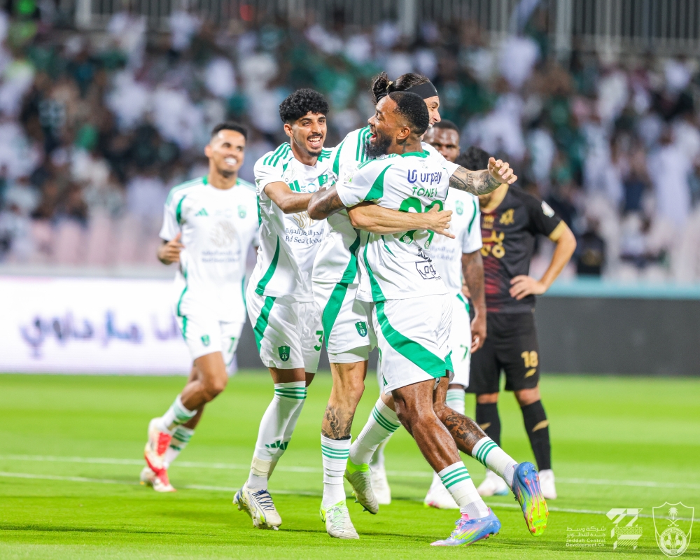 الأحد.. الأهلي ضيفًا ثقيلاً على الشباب